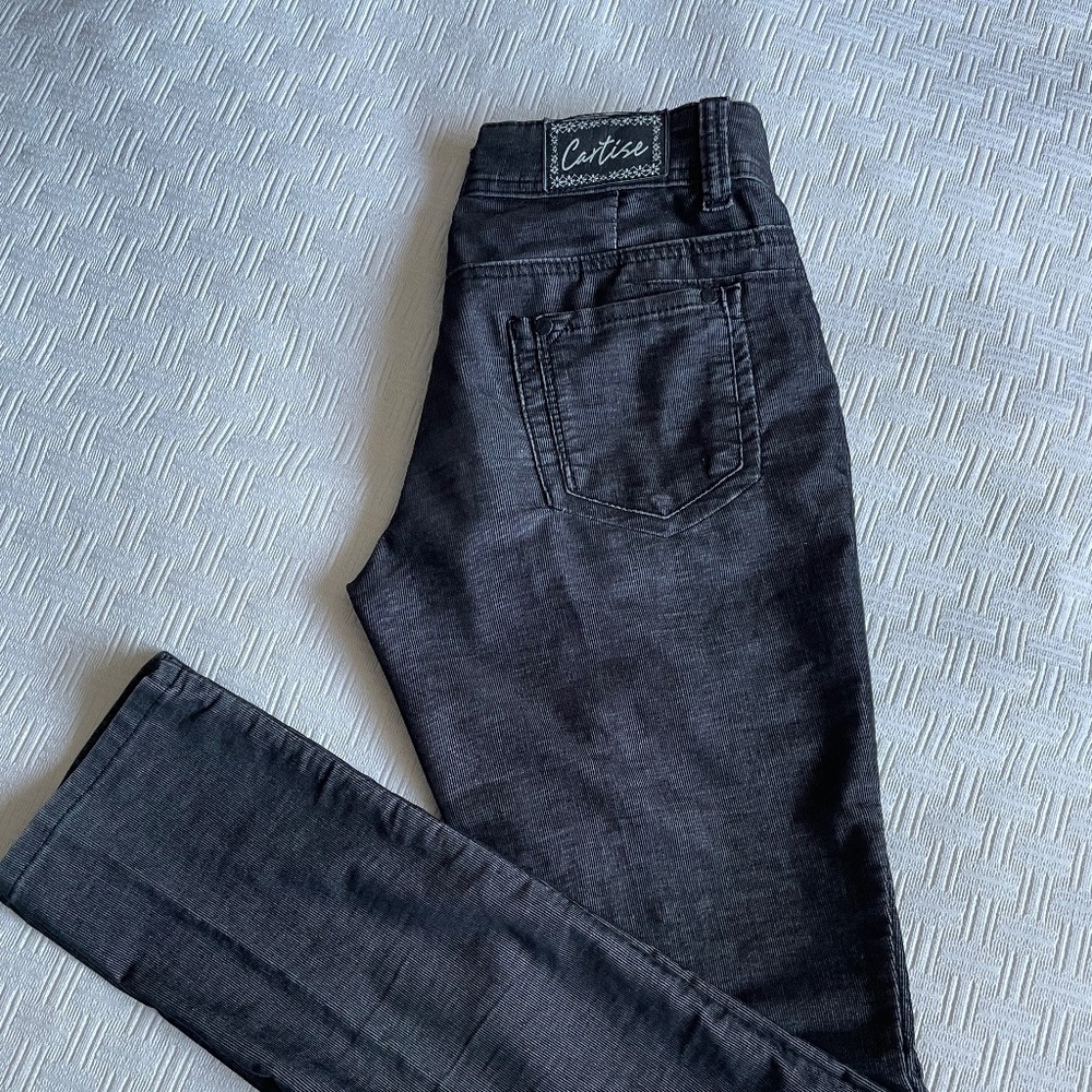 Cartise fine cordoroy jeans